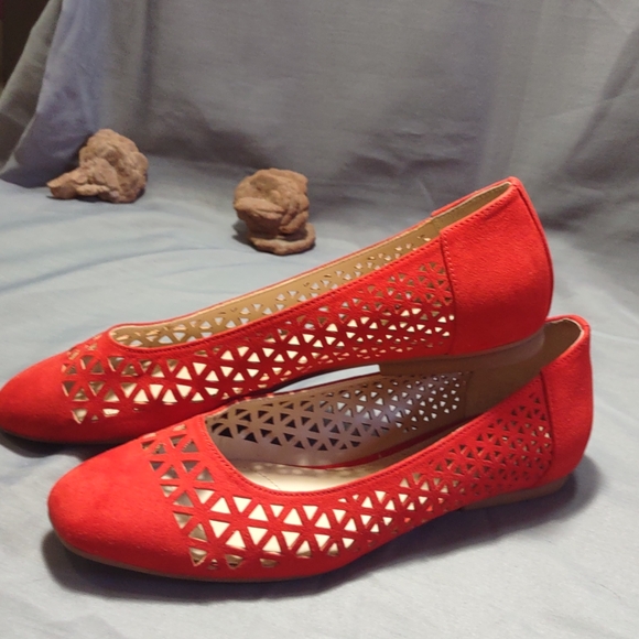 Tahari INNSIDE Suede Red Ballet Flat Slip On Shoe Size 6 ~ Almost New, see pics - Picture 3 of 10